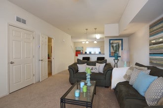 The Pointe at Rock Quarry Park in Columbia, MO - Building Photo - Interior Photo