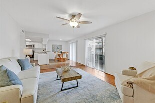 5005 Georgi Ln in Houston, TX - Building Photo