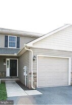 455 Kentwell Dr in York, PA - Building Photo