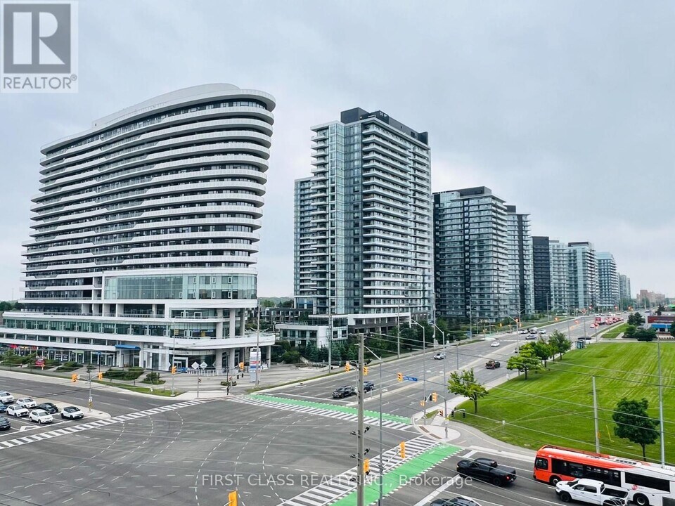2485 Eglinton Ave W in Mississauga, ON - Building Photo