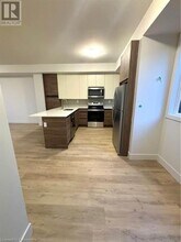 276 Dunsmure Rd in Hamilton, ON - Building Photo - Building Photo