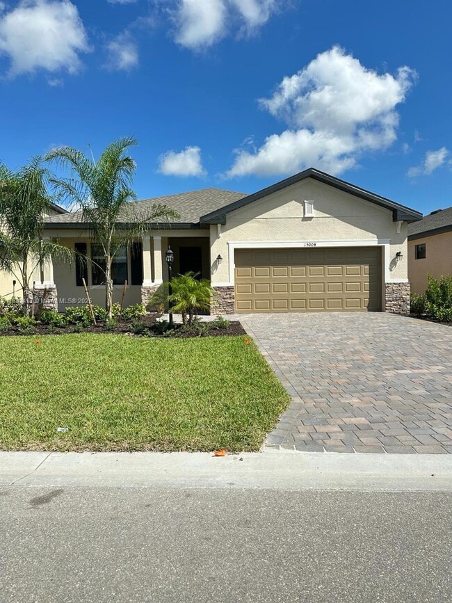 15004 Palamos Cir in Ft. Myers, FL - Building Photo - Building Photo