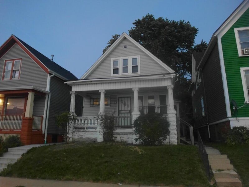 926 S 35th St in Milwaukee, WI - Building Photo