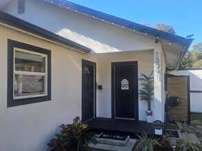 13091 Old Crystal River Rd in Brooksville, FL - Foto de edificio - Building Photo