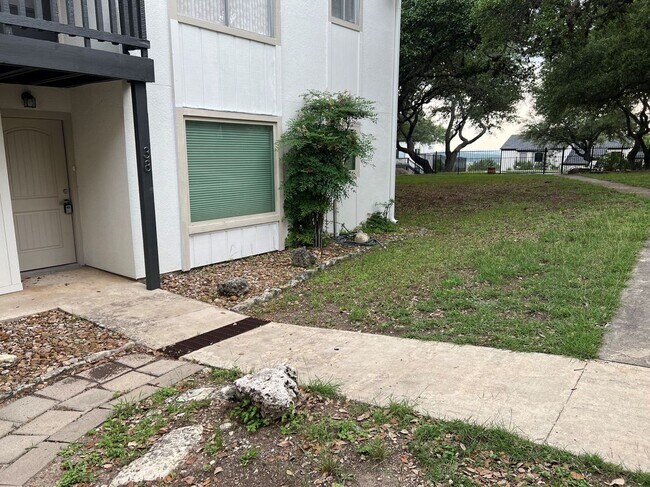 1033 Parkview Dr in Canyon Lake, TX - Building Photo - Building Photo