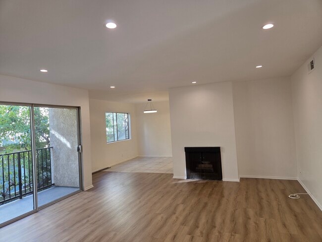 621 Strand St, Unit 4 in Santa Monica, CA - Building Photo - Building Photo