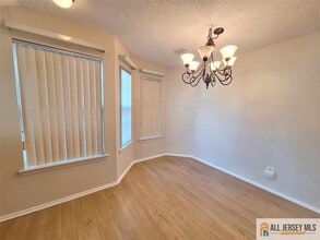 511 Sunshine Ct in Sayreville, NJ - Building Photo - Building Photo