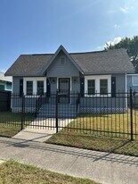 106 N Eastwood St in Houston, TX - Building Photo
