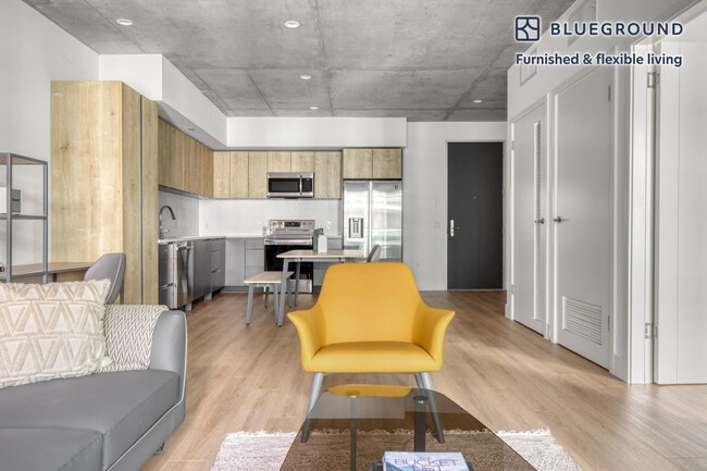 1027 Wilshire Blvd in Los Angeles, CA - Building Photo - Building Photo