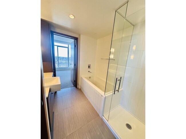 13495 Central Ave in Surrey, BC - Building Photo - Building Photo