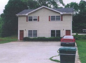 Maret St Duplexes Apartments