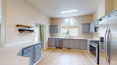 1616 Penn Cove Rd in Oak Harbor, WA - Building Photo - Building Photo