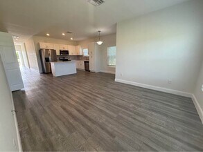 2215 Andalusia Blvd in Cape Coral, FL - Foto de edificio - Building Photo