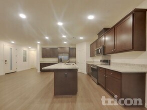 2050 Delta Vw Ave in Sacramento, CA - Building Photo - Building Photo