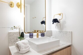 159 NE 6th St, Unit 3001 in Miami, FL - Building Photo - Building Photo