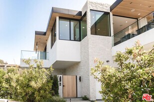 606 N Ardmore Ave in Manhattan Beach, CA - Building Photo