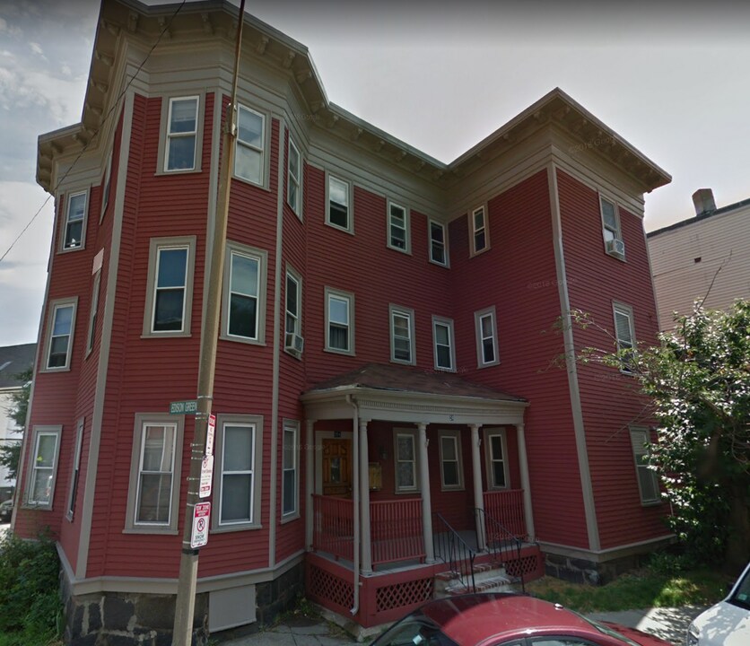 24 Pond St, Unit 2 in Boston, MA - Building Photo