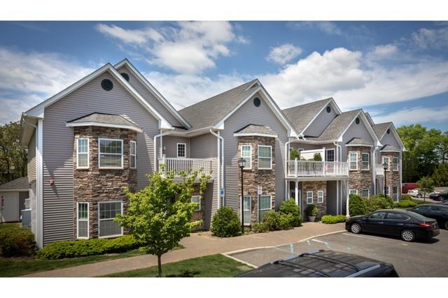 101 Pine Creek Ave in Holbrook, NY - Building Photo