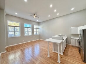 1013 W 19th St in Chicago, IL - Foto de edificio - Building Photo