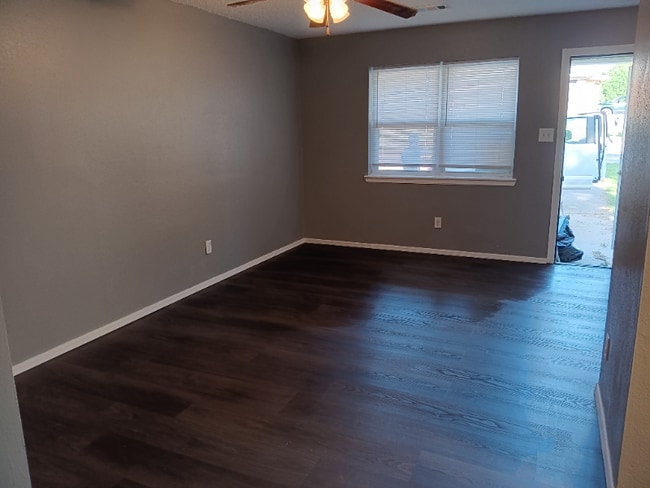 1601 N Hills Blvd in Van Buren, AR - Foto de edificio - Building Photo