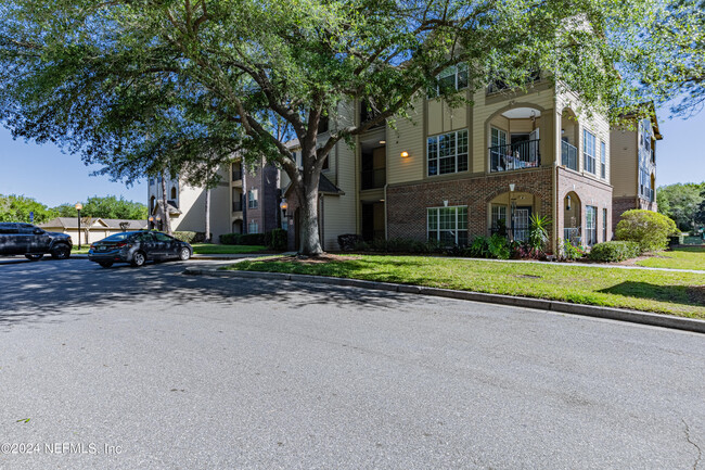 7800 Point Meadows Dr in Jacksonville, FL - Building Photo - Building Photo