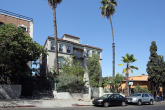 251 N Kenmore Ave in Los Angeles, CA - Building Photo - Primary Photo