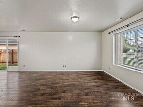 177 W Peach Springs St in Meridian, ID - Building Photo - Building Photo