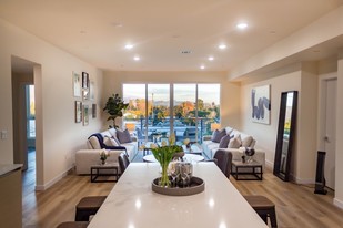 FriendzZ By Live The Co. in North Hollywood, CA - Building Photo