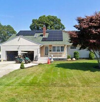 73 Colonial Dr in East Patchogue, NY - Building Photo