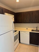1420 Brickell Bay Dr, Unit 103 in Miami, FL - Building Photo - Building Photo