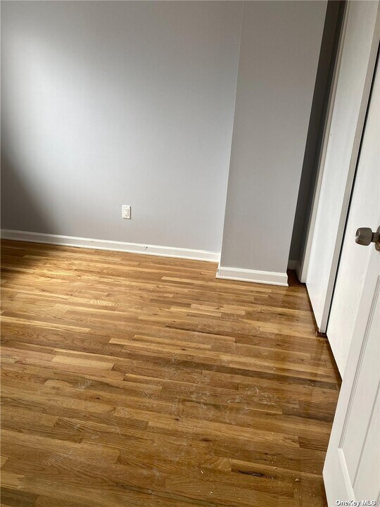 41-21 70th St-Unit -3RD FL in Queens, NY - Building Photo
