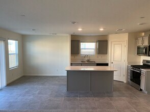 1032 E Loyola Ave in Visalia, CA - Building Photo - Building Photo