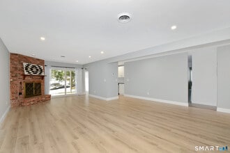 28 Mill Hill Rd in Fairfield, CT - Building Photo - Building Photo