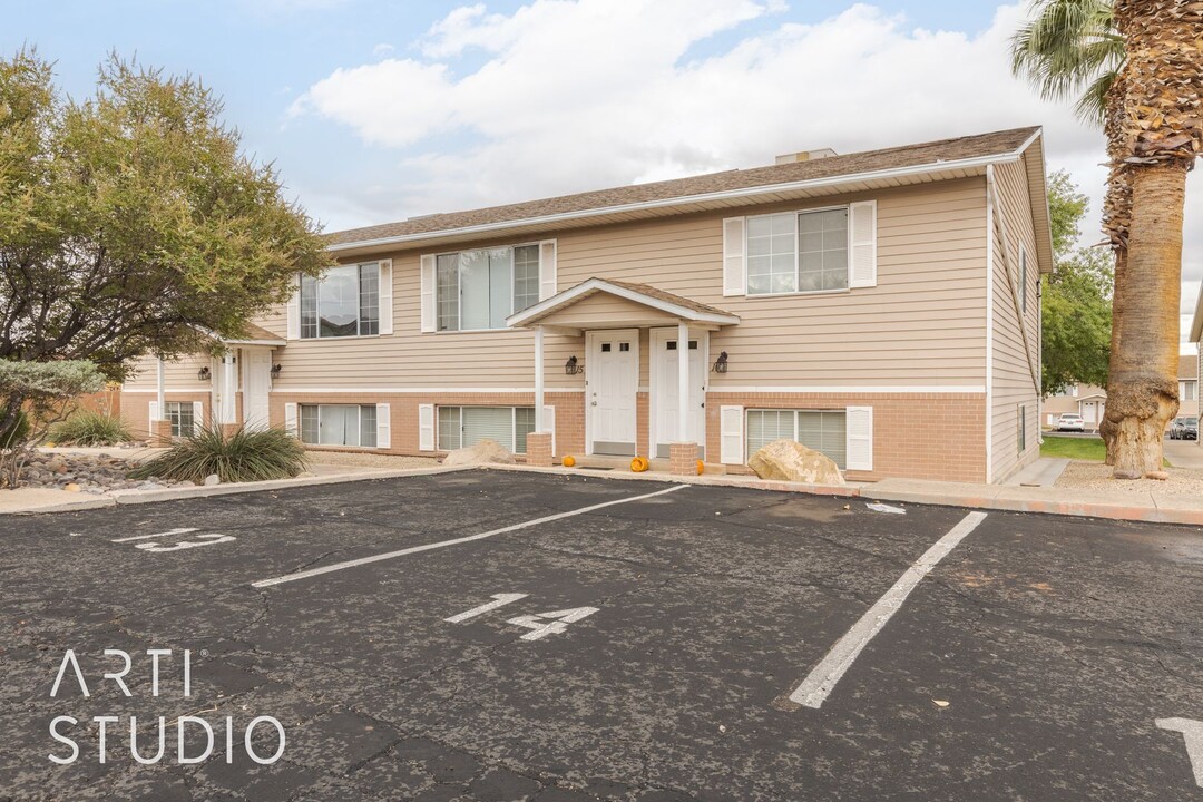 455 S 1100 E in Saint George, UT - Foto de edificio