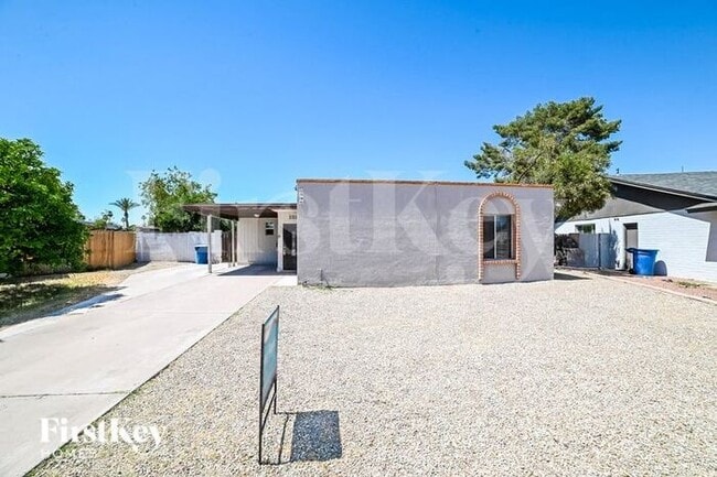 property at 1986 E Harvard Dr