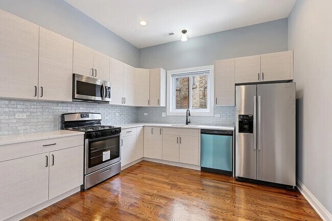 5955 W Superior St in Chicago, IL - Building Photo - Building Photo