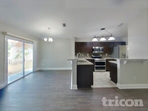 2268 Eisner Dr in Jacksonville, FL - Foto de edificio - Building Photo