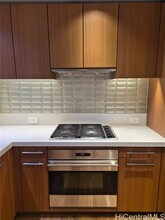 1555 Kapiolani Blvd in Honolulu, HI - Building Photo - Building Photo