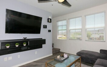 2321 E Huntington Dr in Phoenix, AZ - Foto de edificio - Building Photo