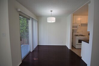 15049 Burbank Blvd, Unit 108 in Los Angeles, CA - Foto de edificio - Building Photo