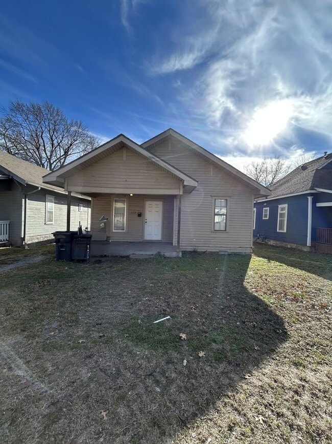 property at 117 W Monroe St