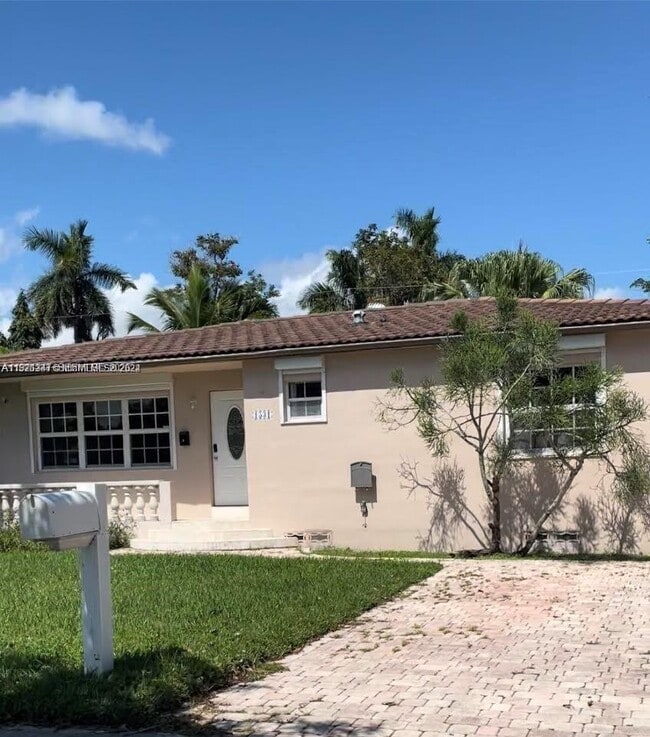 property at 1531 Moffett St
