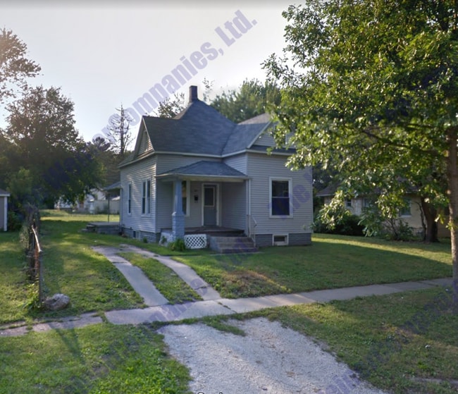 property at 1403 N Hickory St