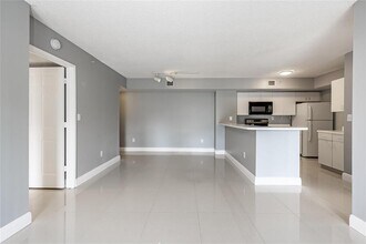 2600 S University Dr in Fort Lauderdale, FL - Building Photo - Building Photo