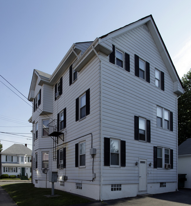 1302-1304 Cranston St in Cranston, RI - Foto de edificio - Building Photo