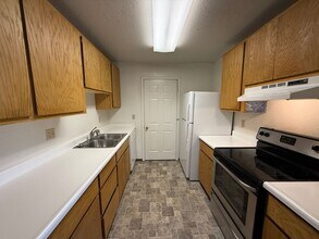 214-214 Sunny Ln in Sutherlin, OR - Building Photo - Building Photo