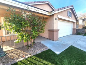 1512 Iron Springs Dr in Las Vegas, NV - Building Photo - Building Photo