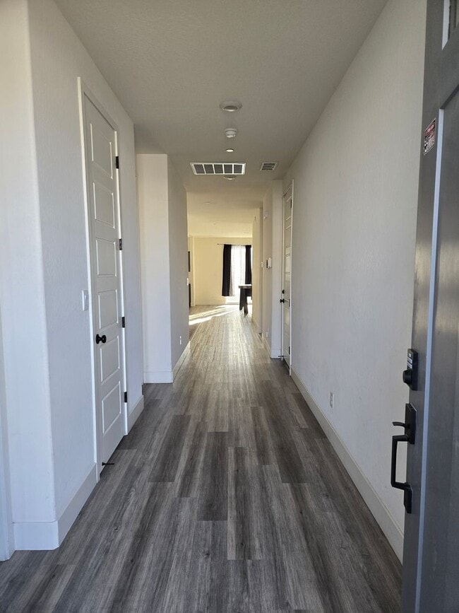 2824 S Cain St in Visalia, CA - Building Photo - Building Photo