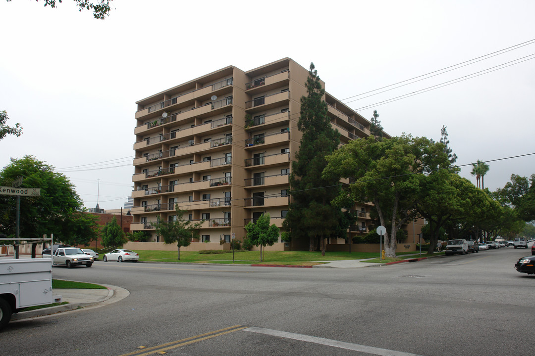 Casa de la Paloma in Glendale, CA - Building Photo