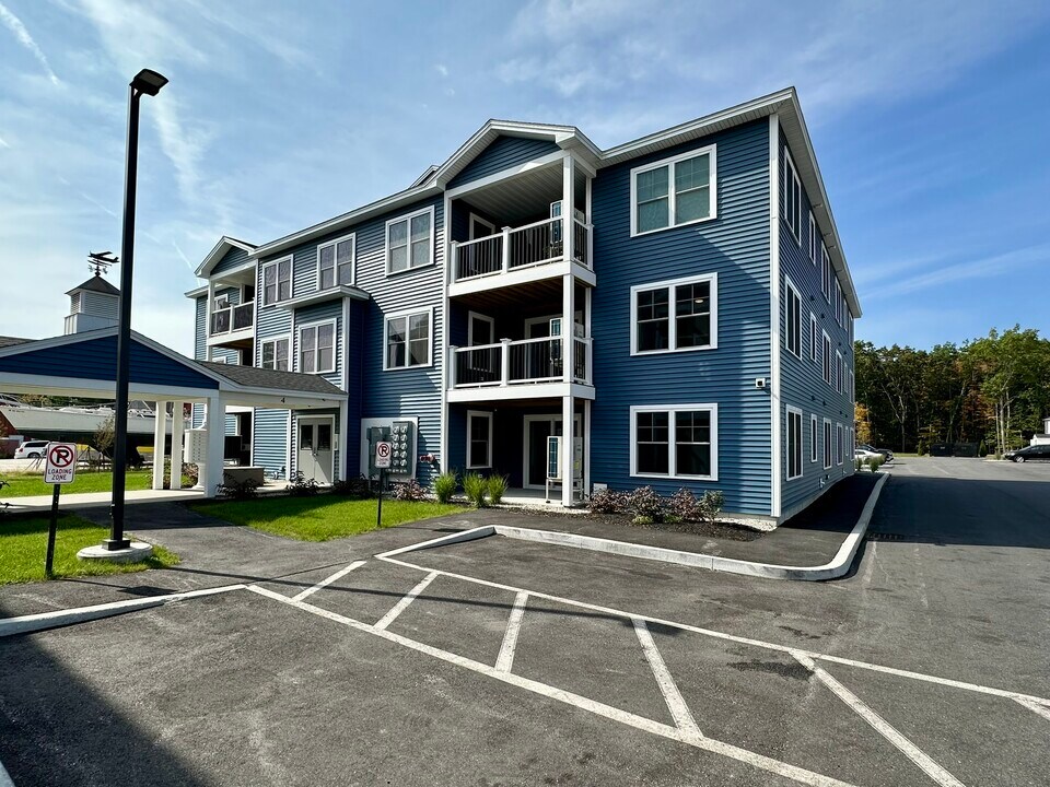 4 ME-4 in Windham, ME - Building Photo